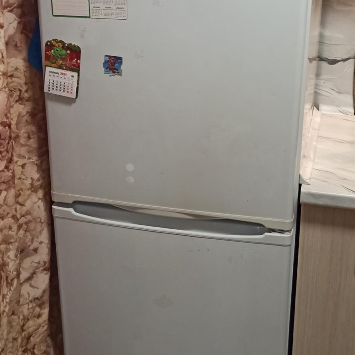 Холодильник Indesit