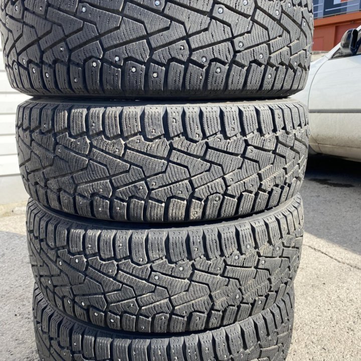 215/60/17 Pirelli зима шипы