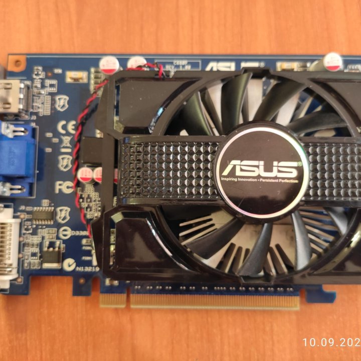 Видеокарта Asus GT 220