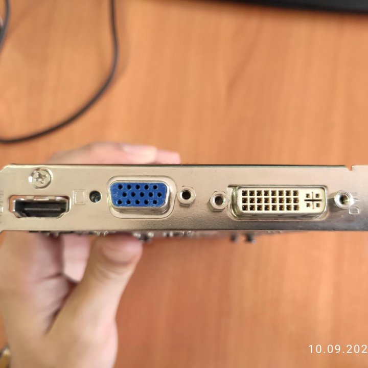 Видеокарта Asus GT 220