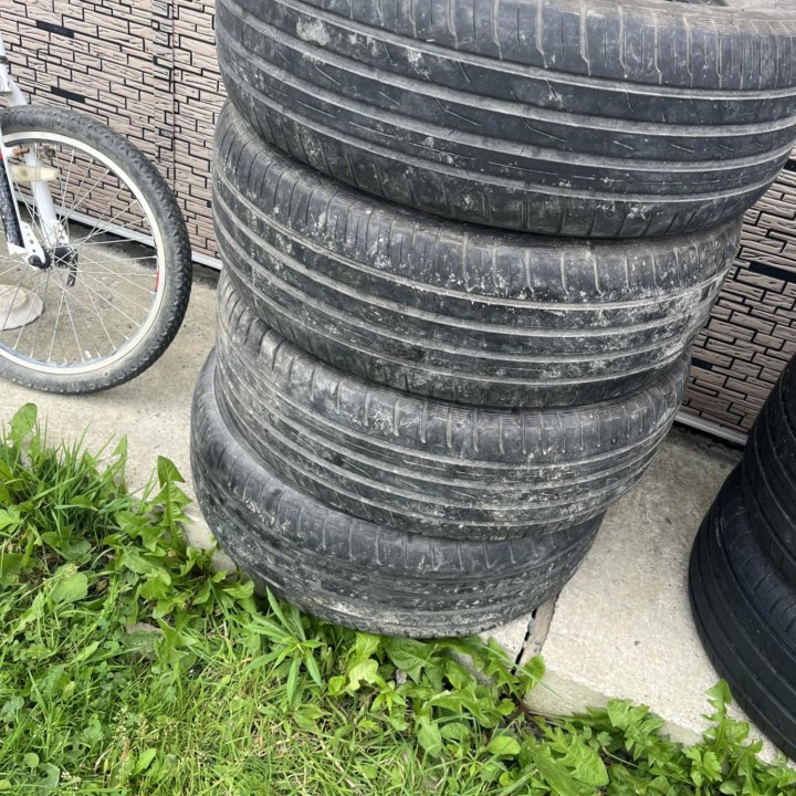 Продам шины 225/65R17