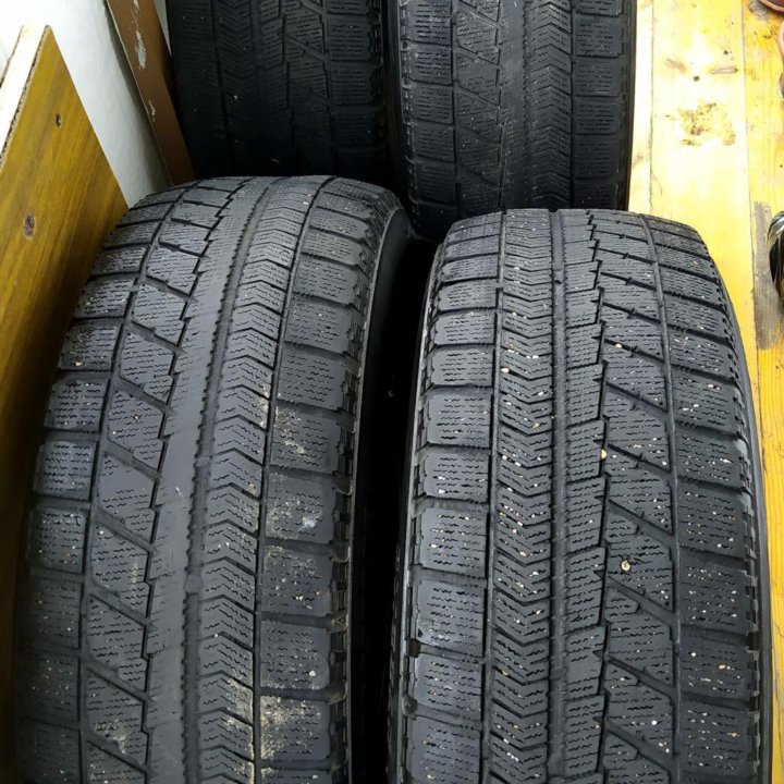 Шины Bridgestone Blizzak VRX 215/65 R16 98S