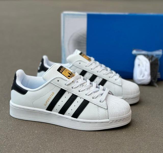 Кроссовки adidas Superstar