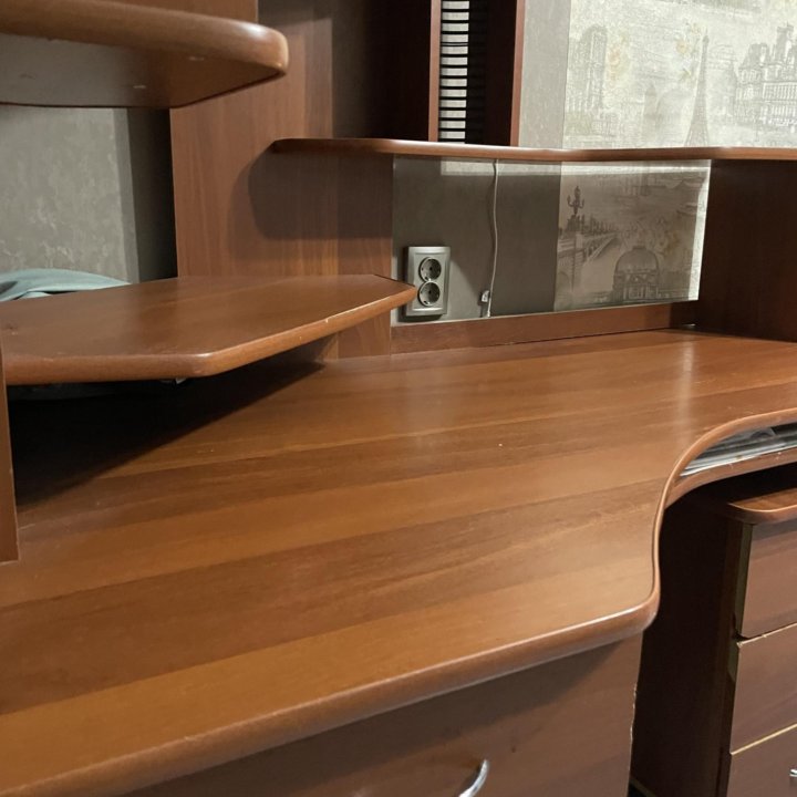 Письменный стол