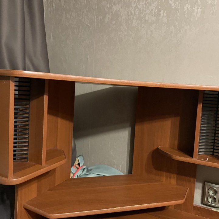 Письменный стол