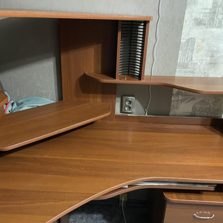 Письменный стол