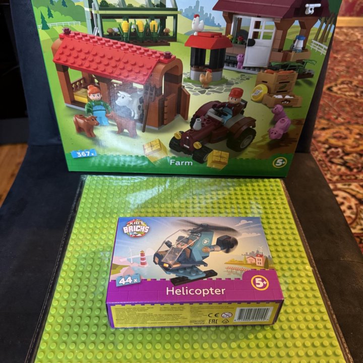 Новый набор конструкторов Kids bricks + пластина