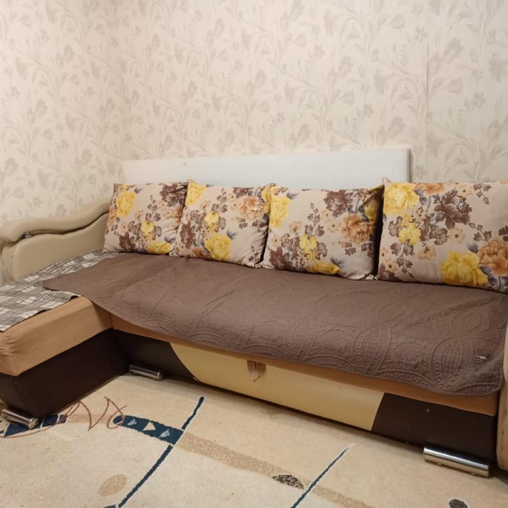 Диван с атоманкой