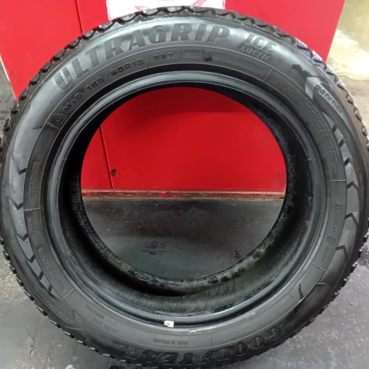 Goodyear Ultra Grip Ice Arctic 185/60 R15