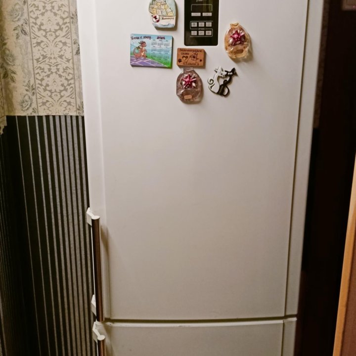 Холодильник Hotpoint ariston