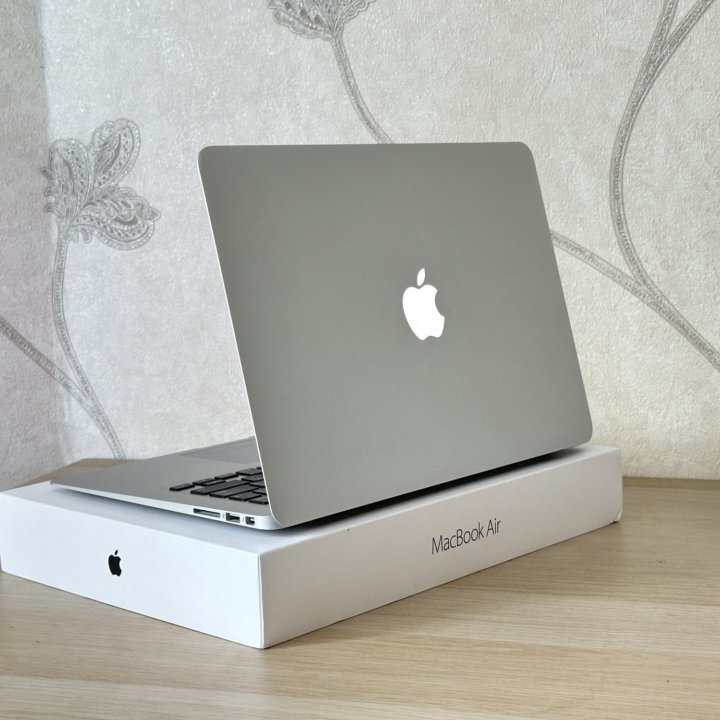 Apple MacBook Air 13 8/256gb