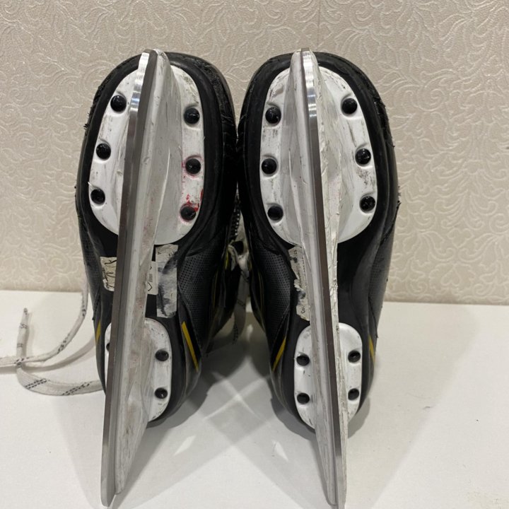 Хоккейные коньки Bauer supreme 13,5 детские