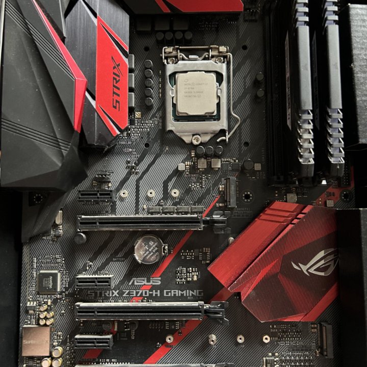 Asus Rog z370-H, core i7-8700, corsair 2x8gb