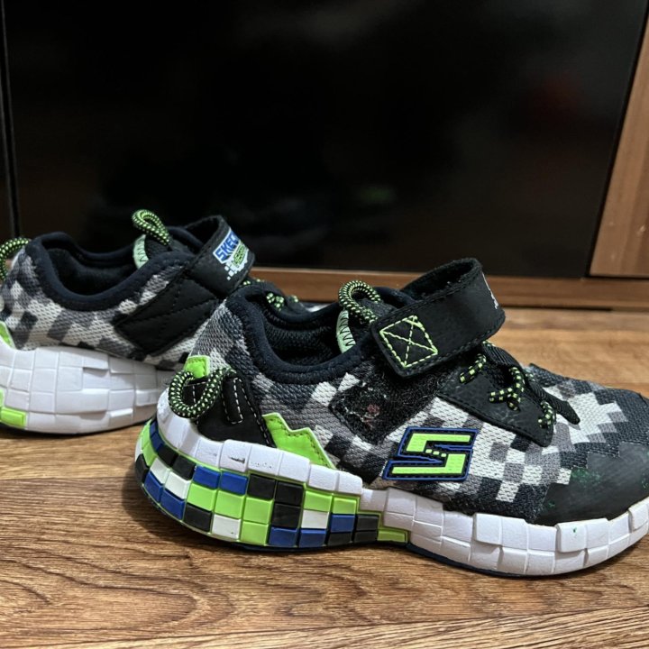 Кроссовки sketchers размер 28,5 по стельке 18 см