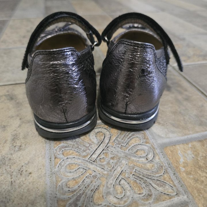 Туфли на девочку 30