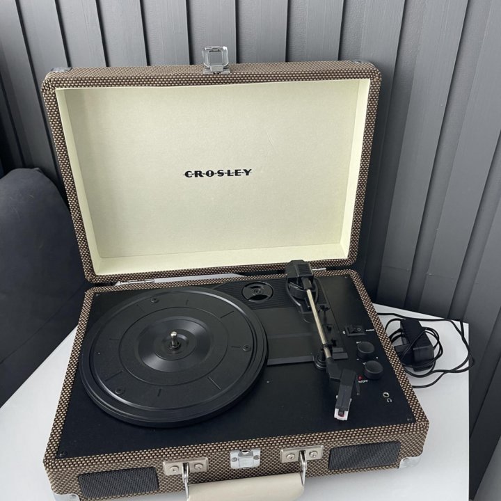 Виниловый проигрыватель CROSLEY