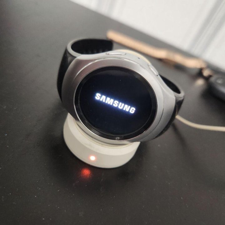 Умные часы Samsung Gear S2