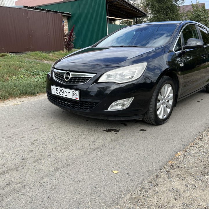 Opel Astra, 2011