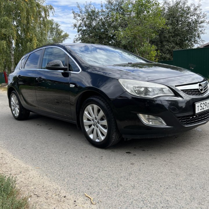 Opel Astra, 2011