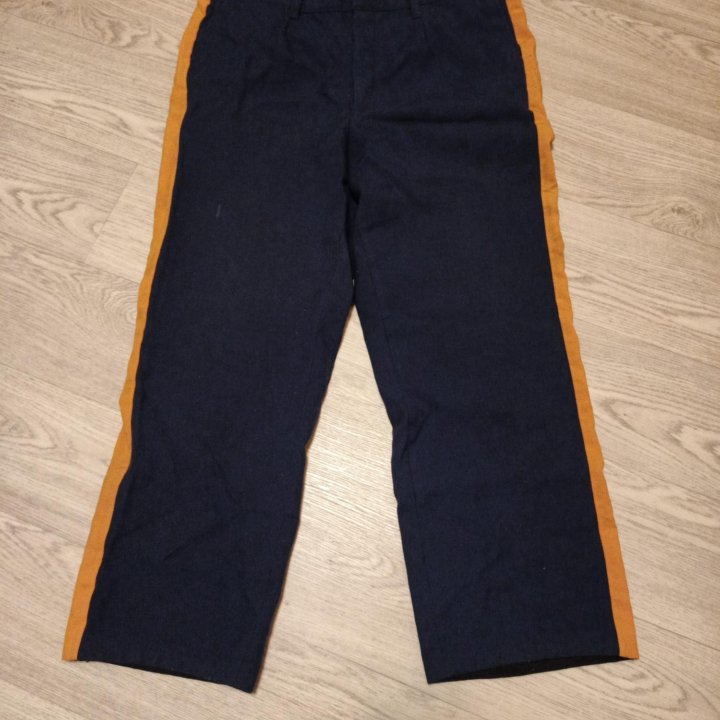 Брюки с лампасом