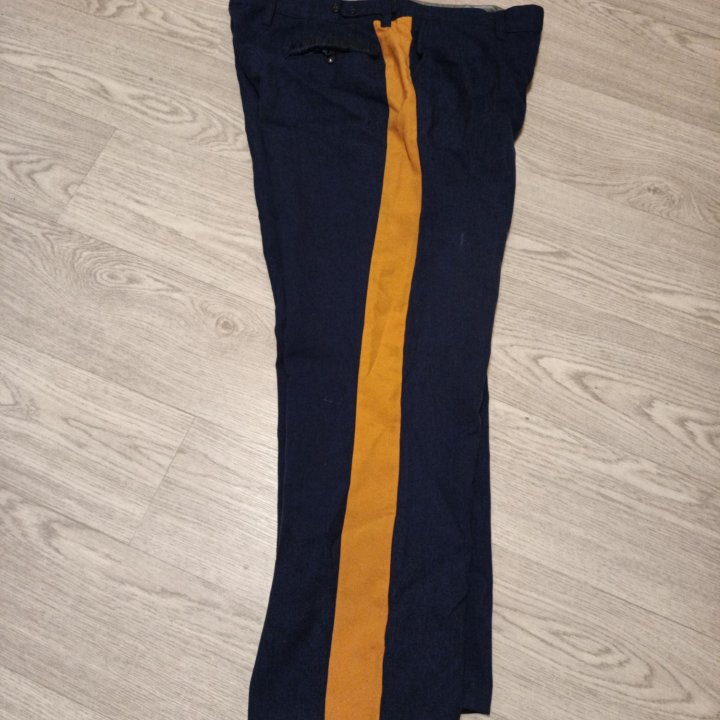 Брюки с лампасом