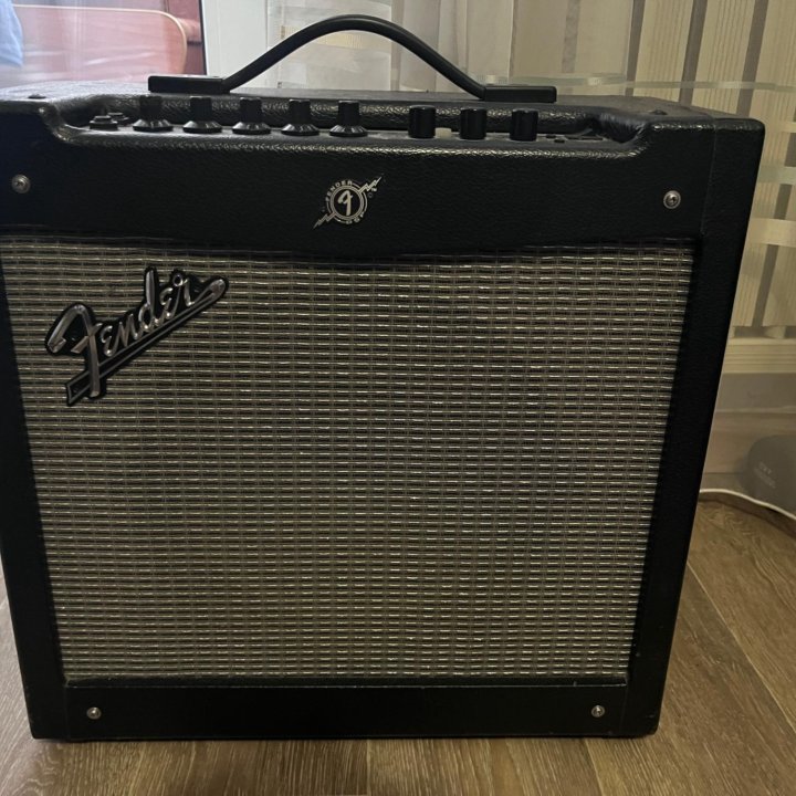 Продам комбоусилитель Fender Mustang II V2