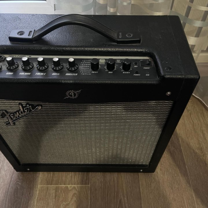 Продам комбоусилитель Fender Mustang II V2