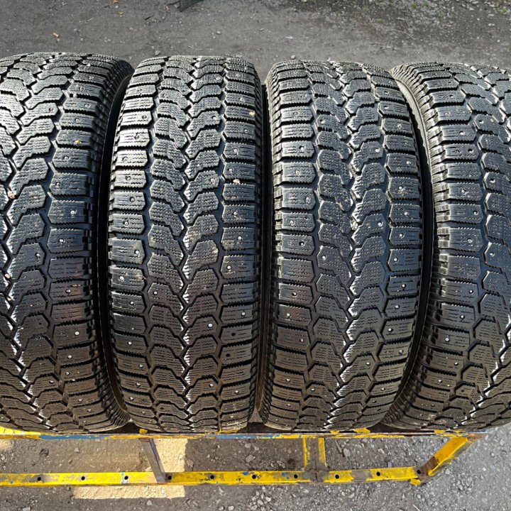 Зима Yokohama Ice Guard F700Z 215/65 R16 98Q