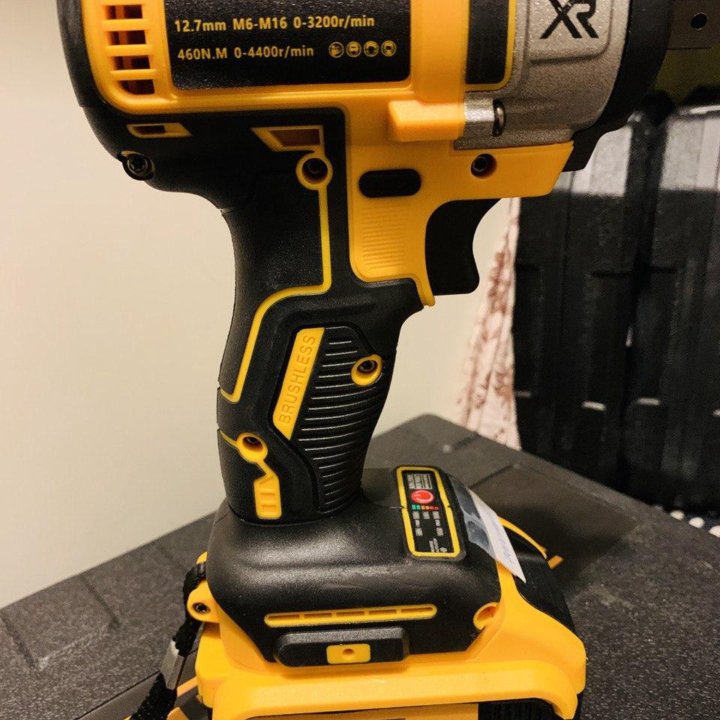 Гайковерт мощный бесщеточный DeWALT