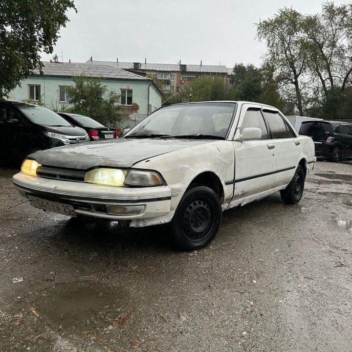 Toyota Carina, 1990