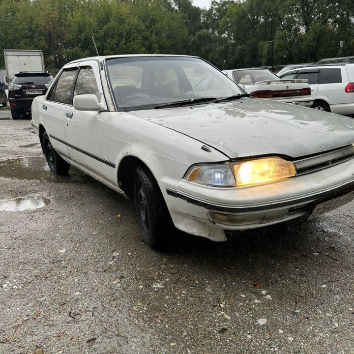 Toyota Carina, 1990