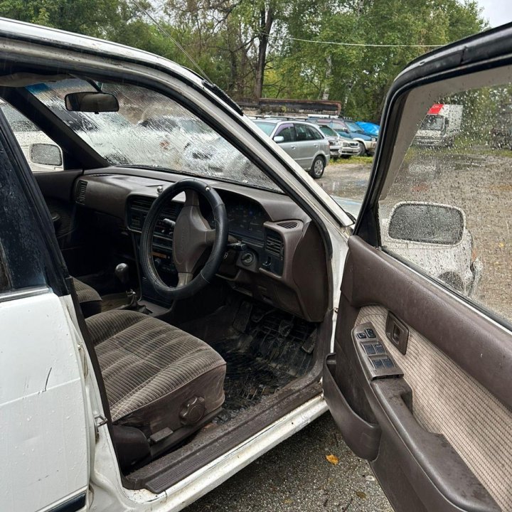 Toyota Carina, 1990