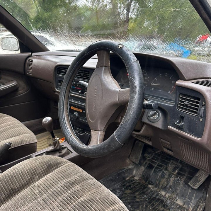 Toyota Carina, 1990