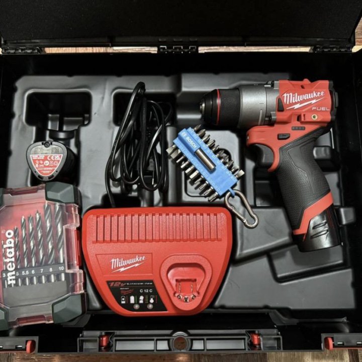 Шуруповерт Milwaukee M12 FDD2