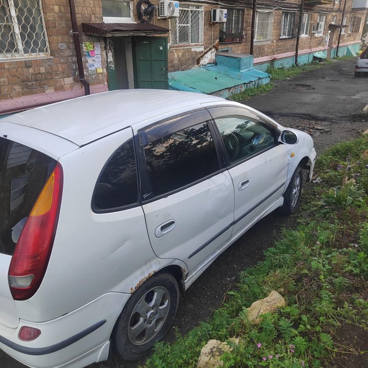 Nissan Almera Tino, 1999