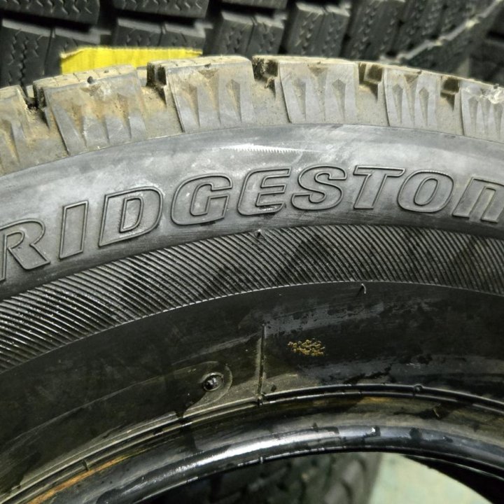 175/70/14 Bridgestone VRX 2 (2017 год).