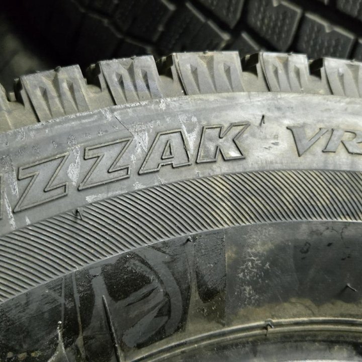 175/70/14 Bridgestone VRX 2 (2017 год).