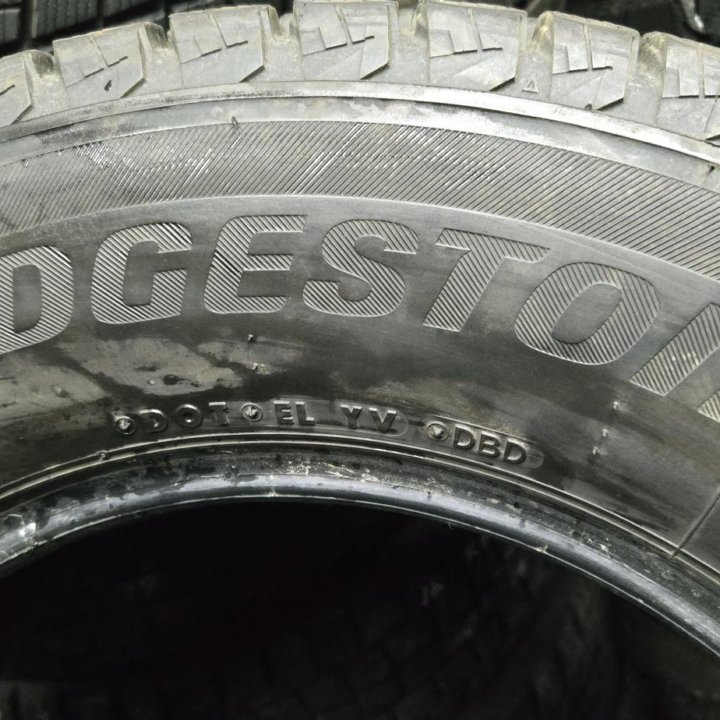 2шт.215/70/16 Bridgestone DM-V2 (2018 год).