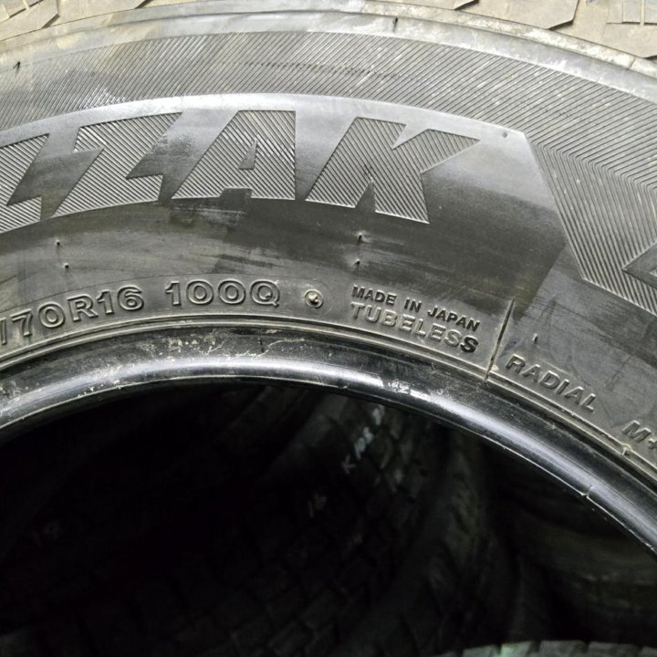 2шт.215/70/16 Bridgestone DM-V2 (2018 год).