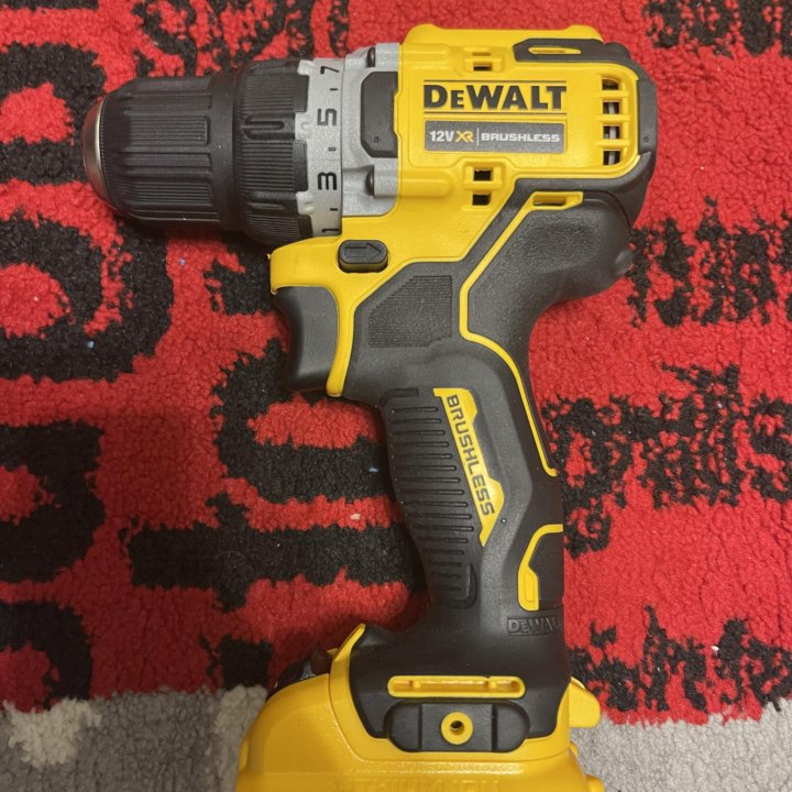 Дрель-шуруповерт dewalt 12 В XR DCD701D2-QW