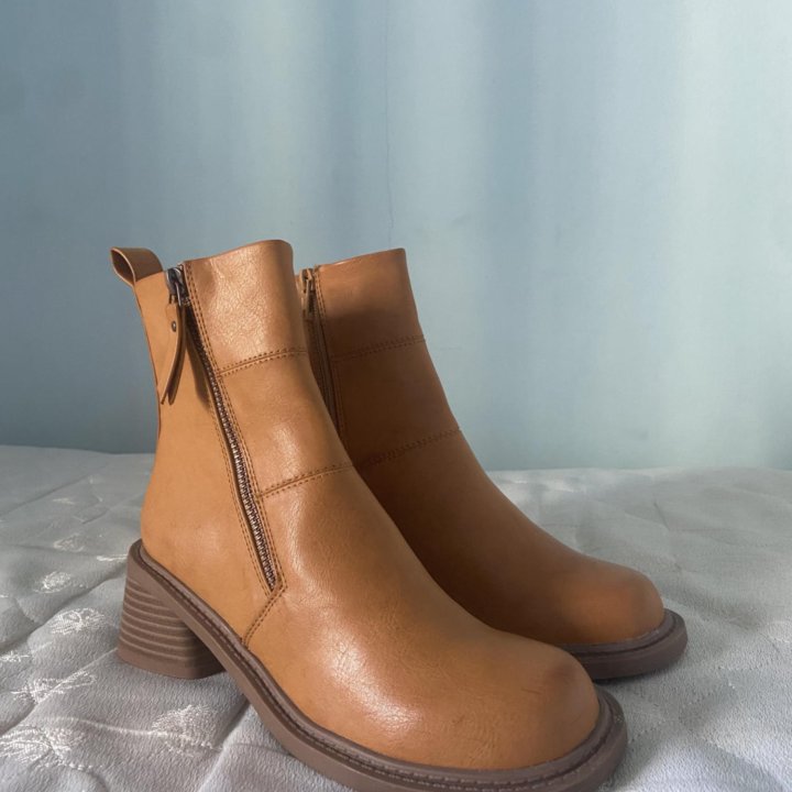 Женские ботинки