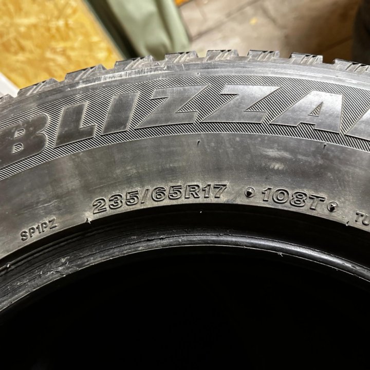 235/65/17 зима Bridgestone Blizzak Spike-01