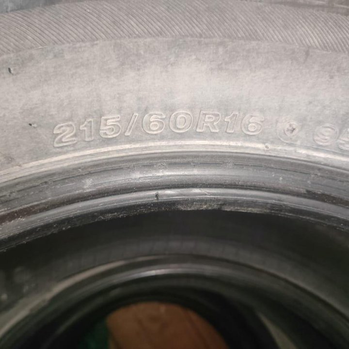 Зимние шины 215/60R16 Bridgestone Blizzak VRX