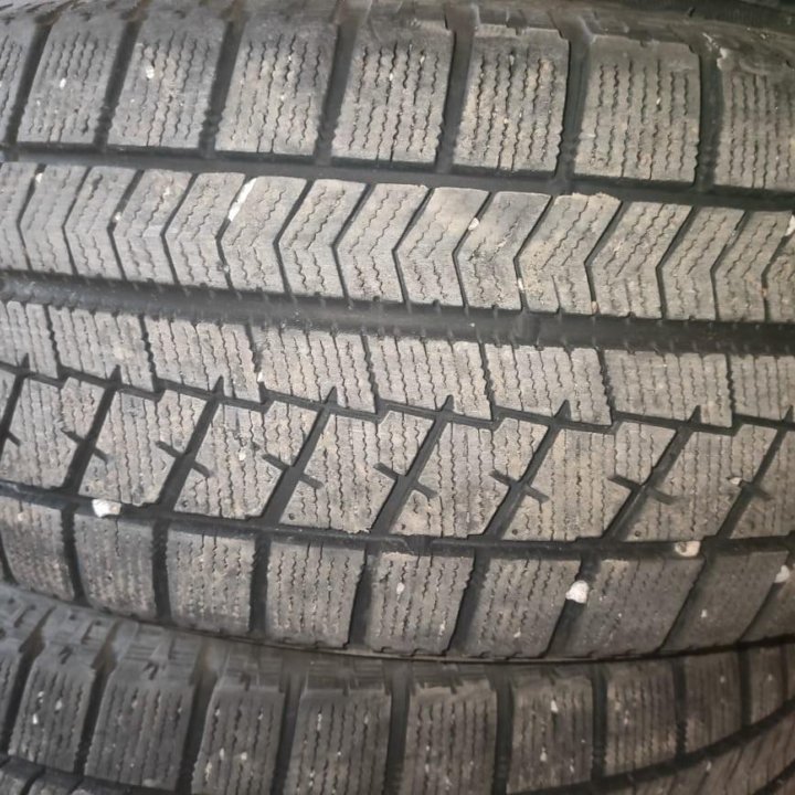 Зимние шины 215/60R16 Bridgestone Blizzak VRX