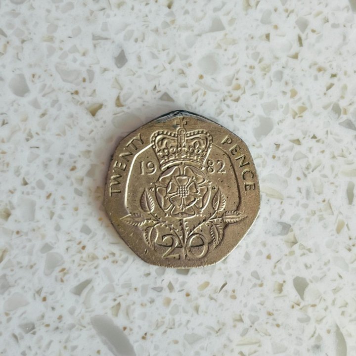 Монета 20 pence 1982 год