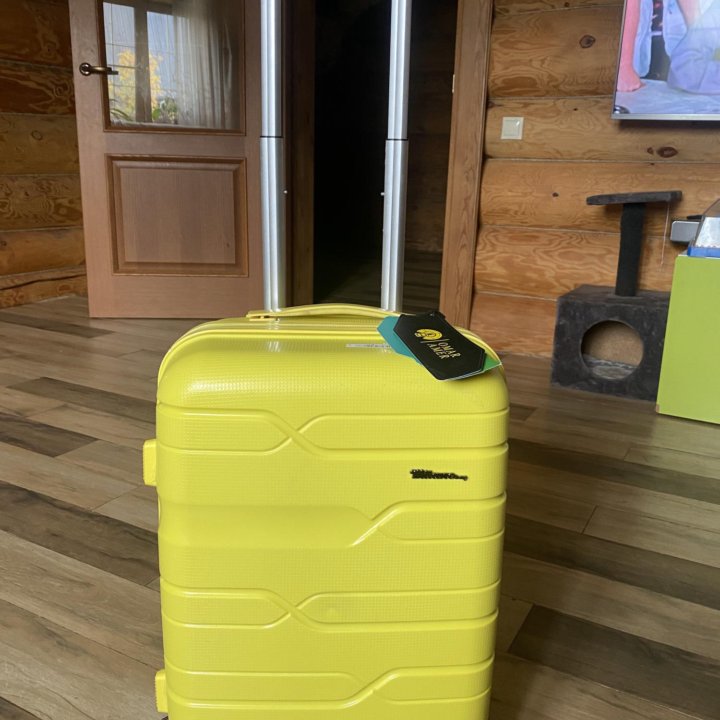 Чемодан новый 50х35х20