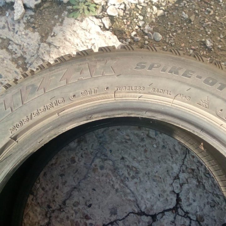 Bridgestone Blizzak Spike-01 205/55 R16 91T