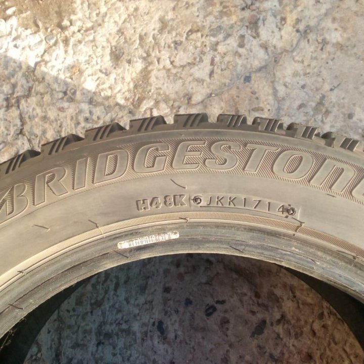 Bridgestone Blizzak Spike-01 205/55 R16 91T