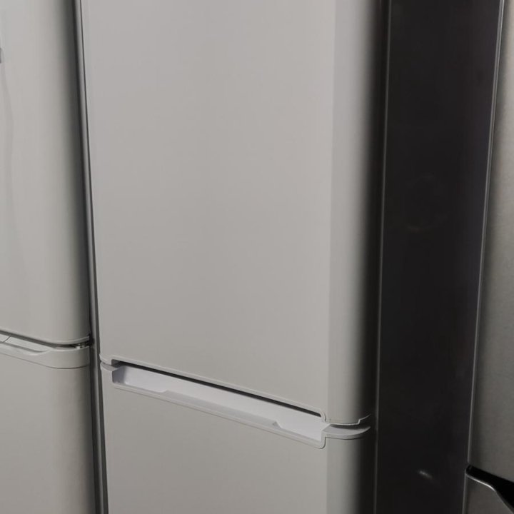 Холодильник Indesit dx85