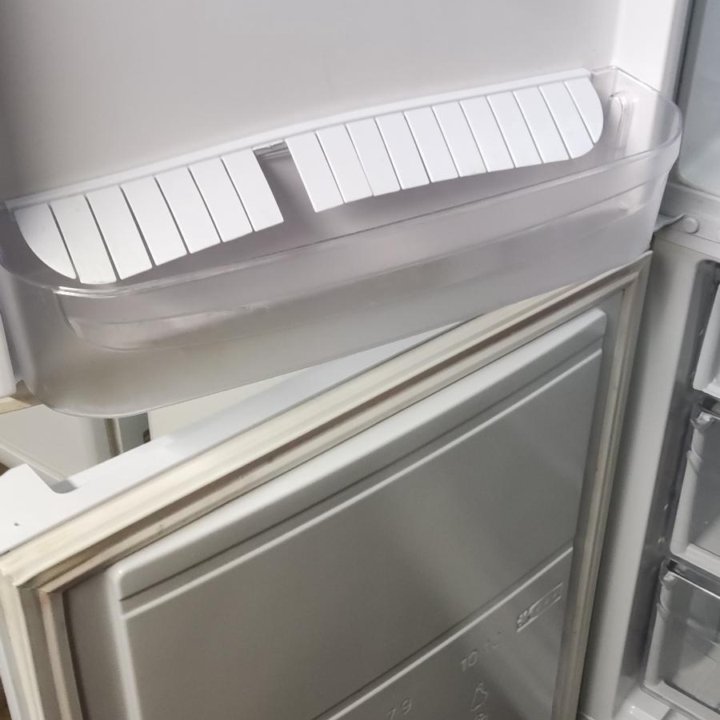 Холодильник Indesit dx85